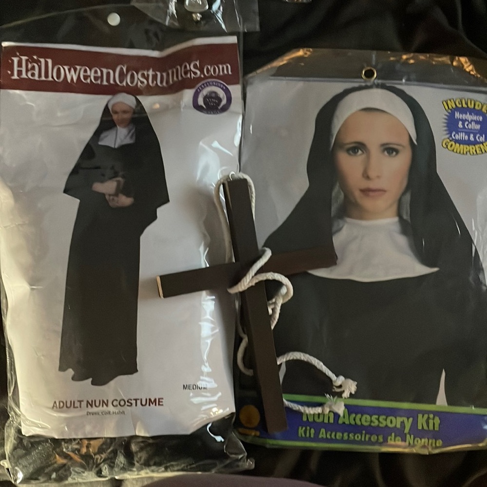Nun costume with cross, headpiece and collar size medium
